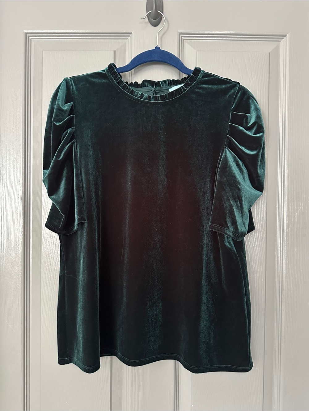 CeCe Emerald Velvet Ruffle Sleeve Top NWOT - Picture 1 of 2